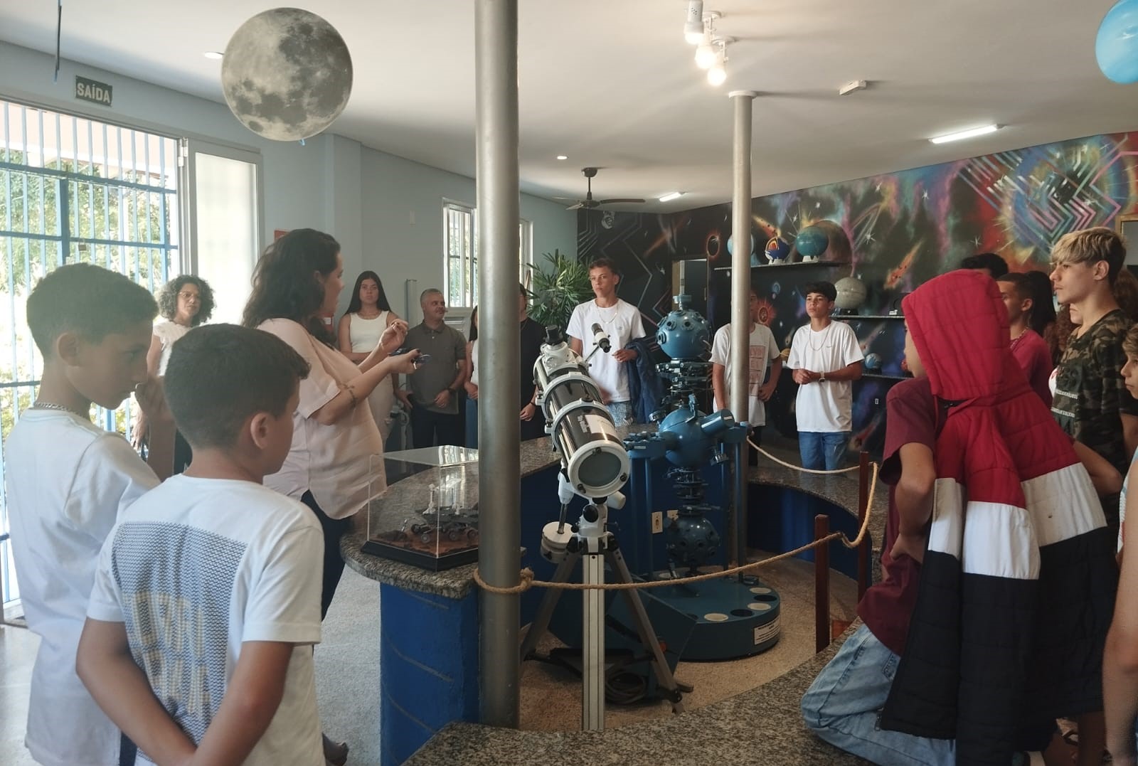 Alunos da Escola Adelaide Rodrigues Moreira visitam Planetário de Vitória 